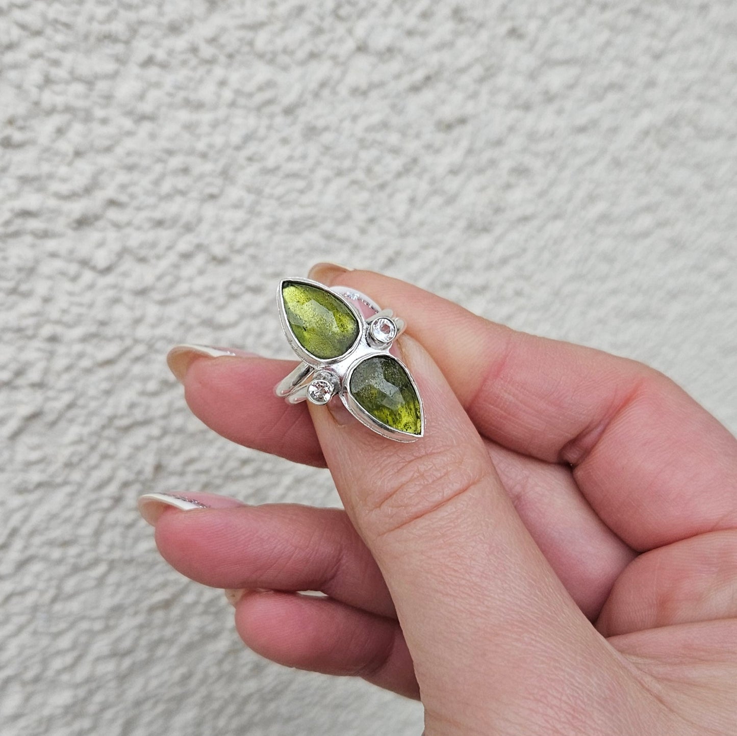 Bague_double_anneaux_argent_pierre_vesuvianite_verte_topaze_blanche