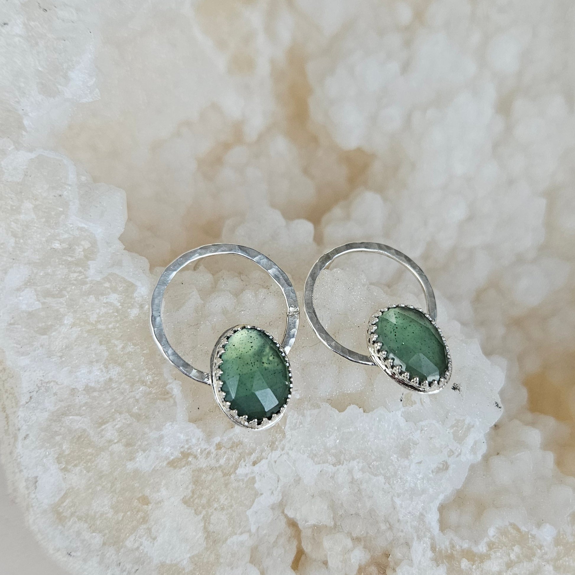 Boucle_d'oreille_pierre_precieuse_verte_serpentine