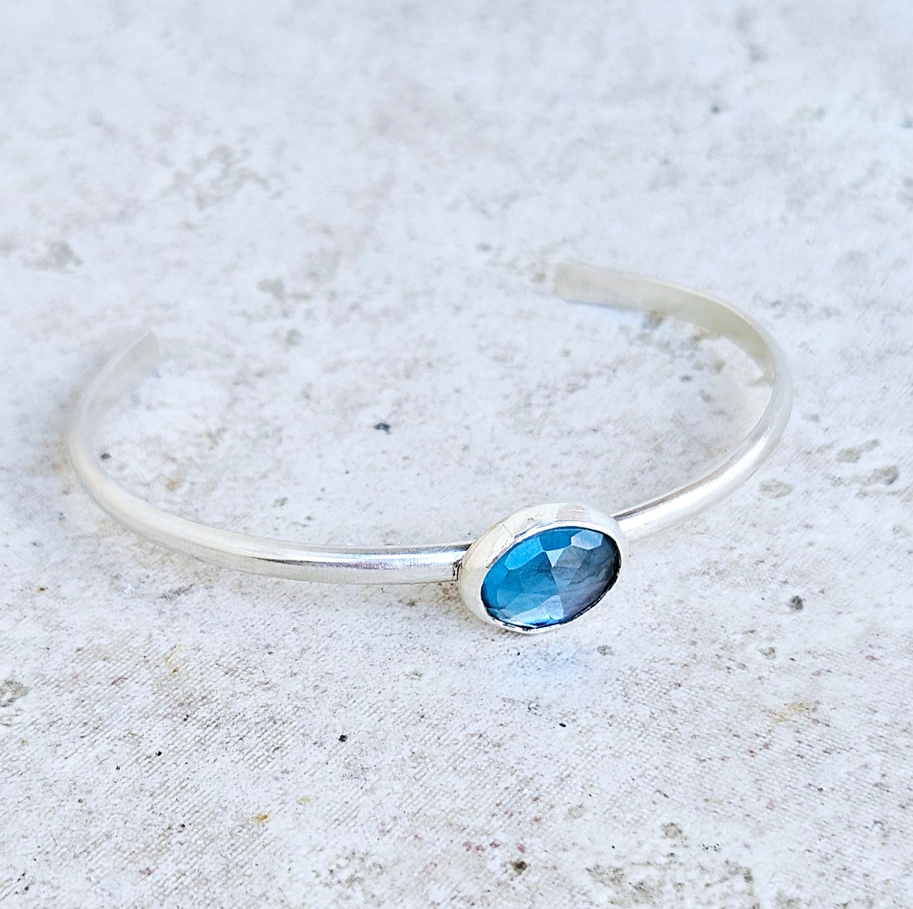 Bracelet_bijoux_pierre_precieuse_topaze_bleu