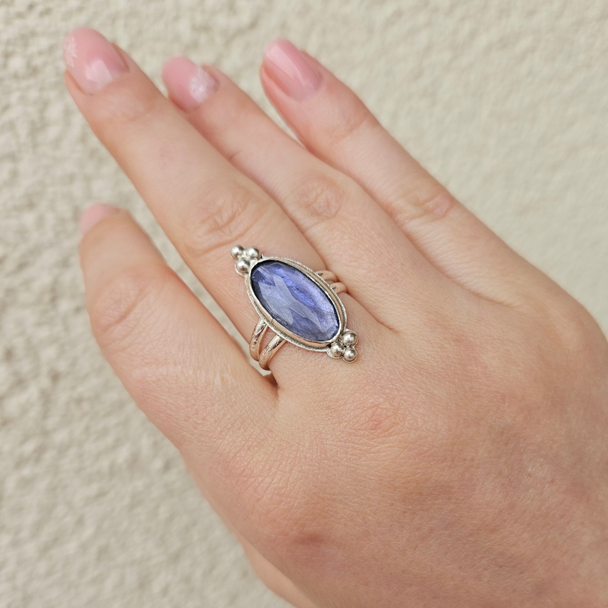 bague boule, pierre naturelle iolite, pierre violette, pierre fine, bijoux argent