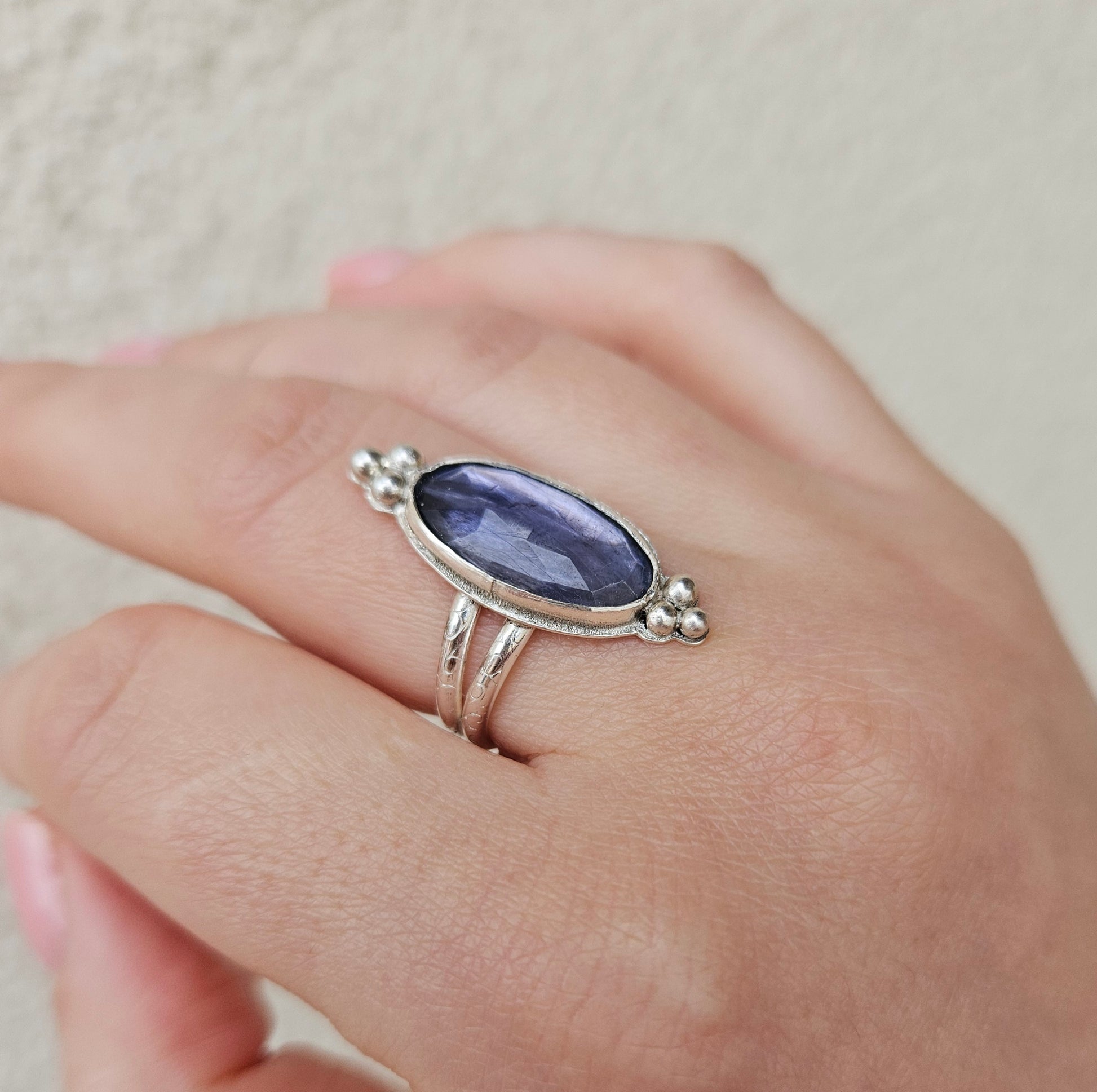 bague iolite, bijoux iolite, pierre fine iolite, bague argent, bijoux argent, création argent